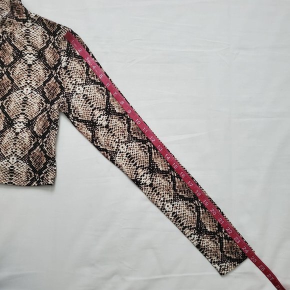 Forever 21 Women's Snake Print Mock Neck Crop Long Sleeve Top Size Medium - Picture 7 of 16
